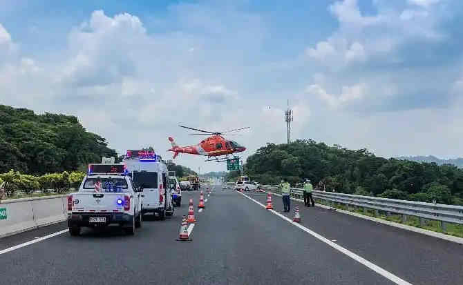 蓬溪高速公路汽车救援案例